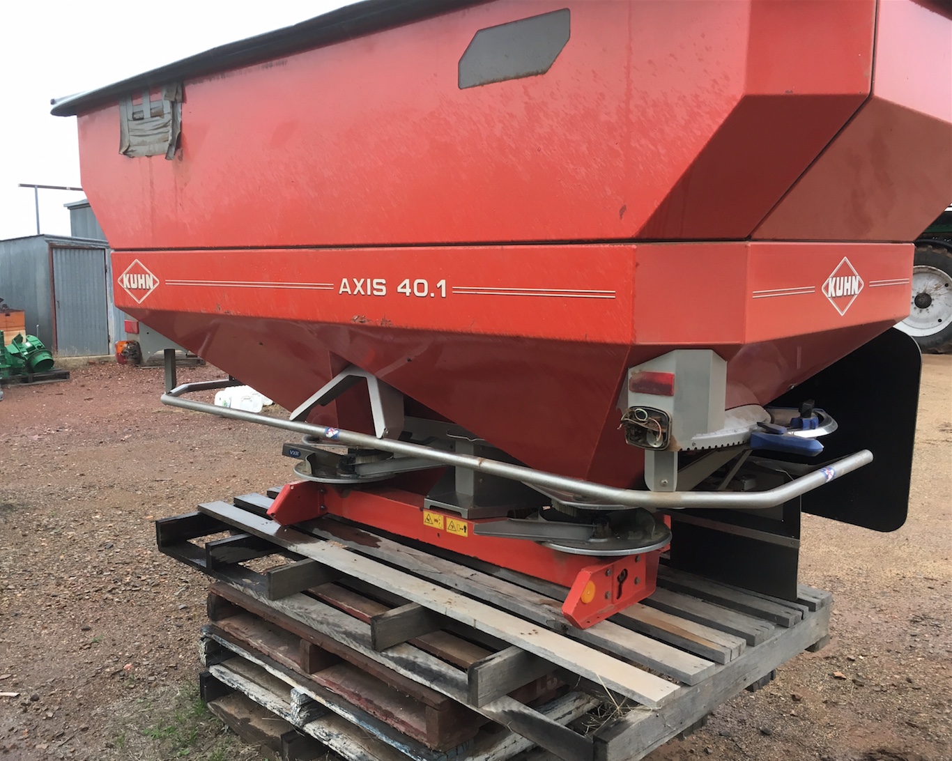 KUHN 40.1 linkage 3,000ltr Spreader For Sale Machinery